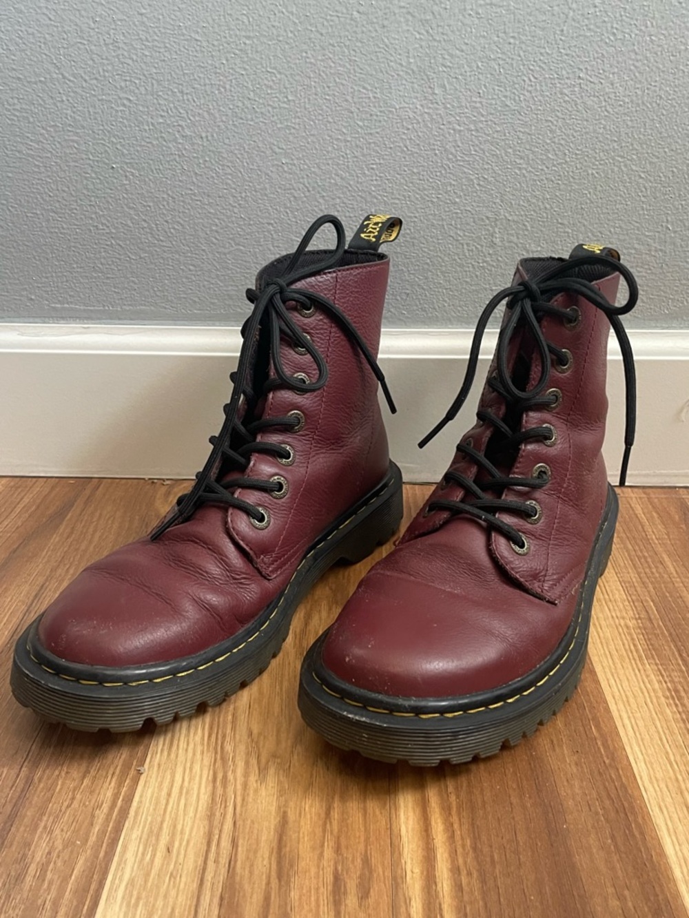 Dr. Martens Luana Leather Laceup Boots W8 Cherry Red